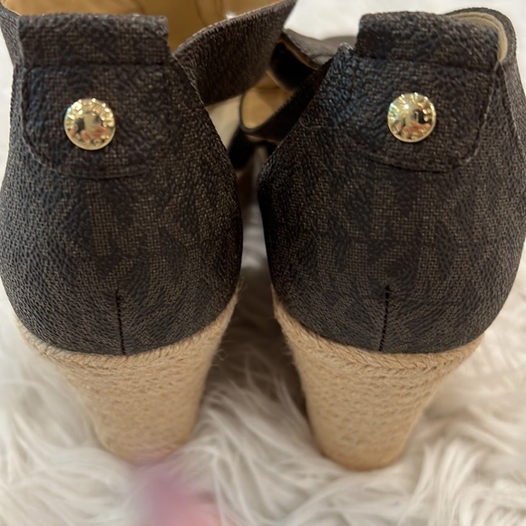 Beautiful Michael Kors platform shoes. Very sexy. - Picture 6 of 6